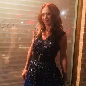 Elie Tahari Size 6 Gorgeous Dress in perfect condition